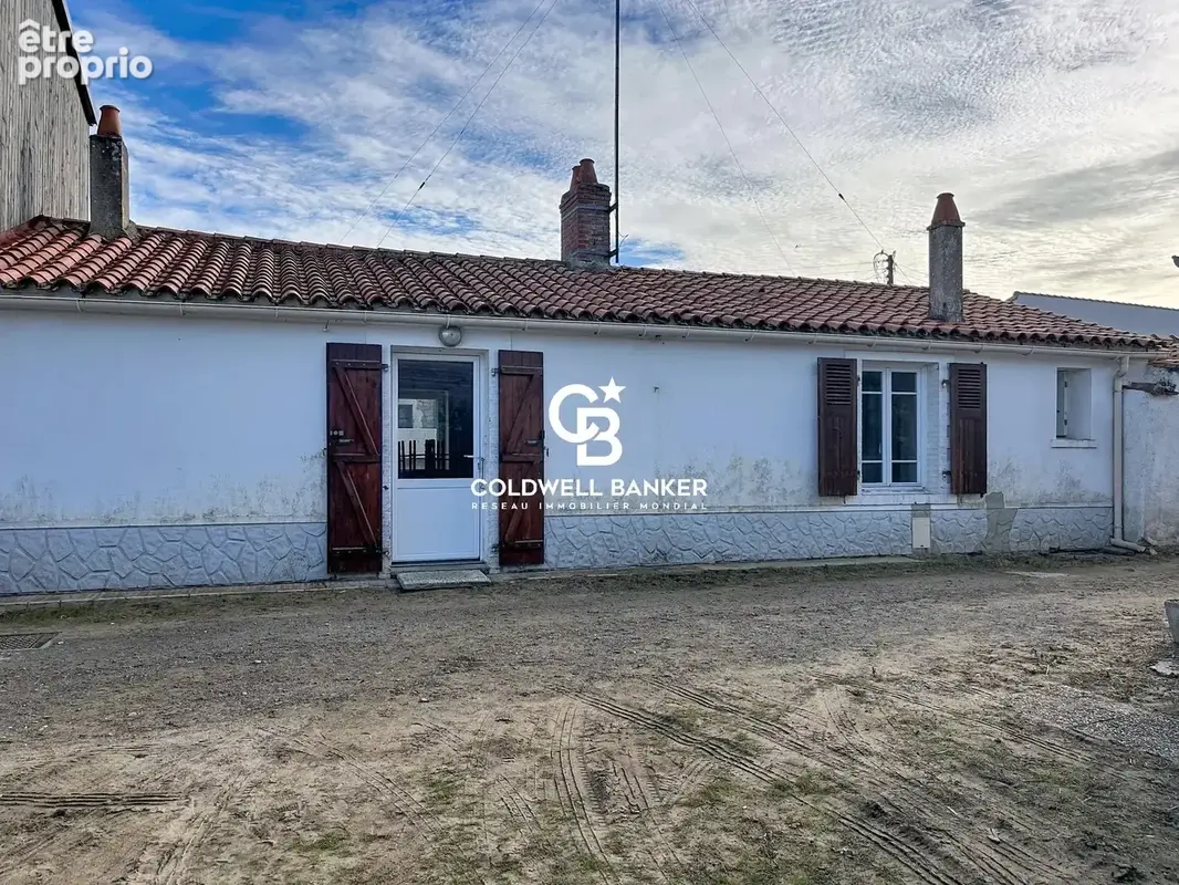 Une maison en pierre, dans le village des Conches entre nature et océan. - photo 9