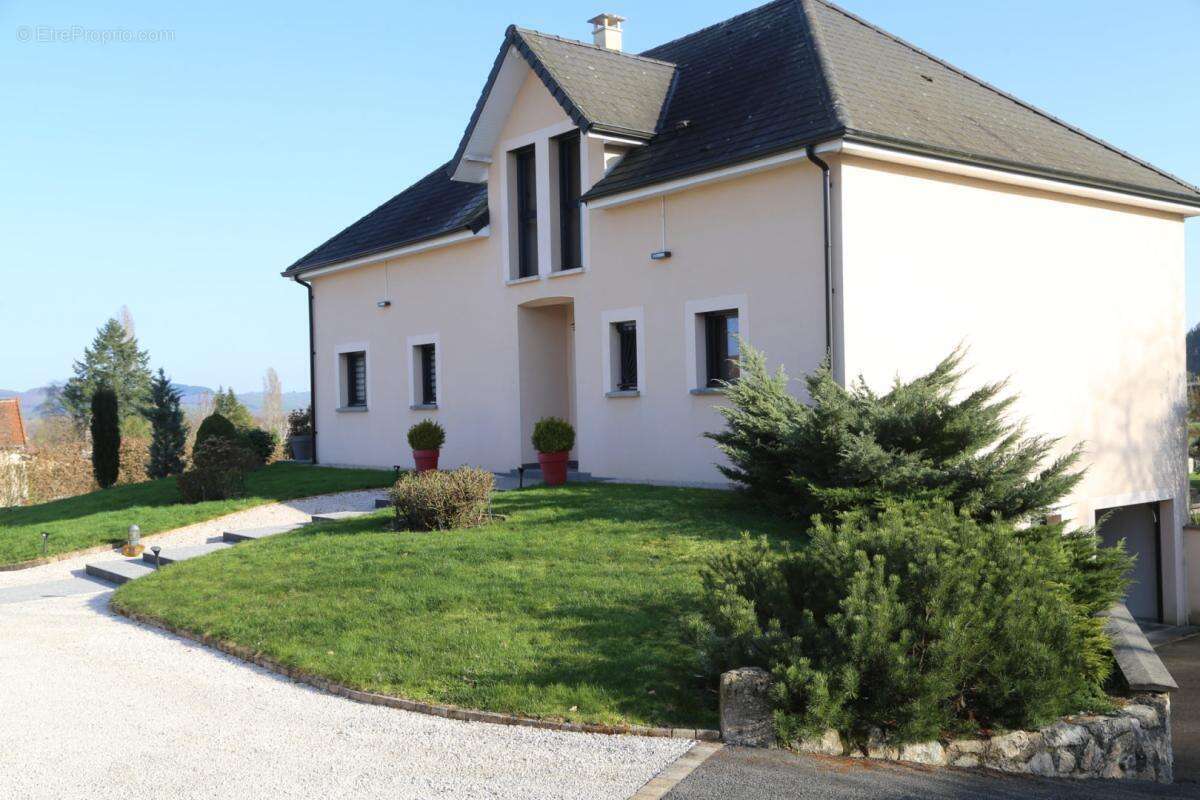 Maison à LUZY