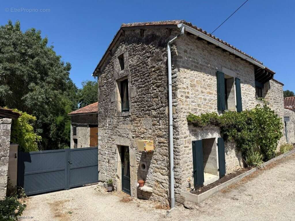Charmante Maison En Pierres Avec Gîte En Activité, A Proximité De Mansle - photo 3