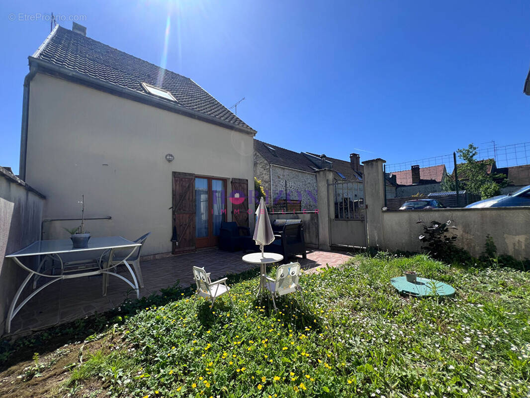 Maison à THIERS-SUR-THEVE