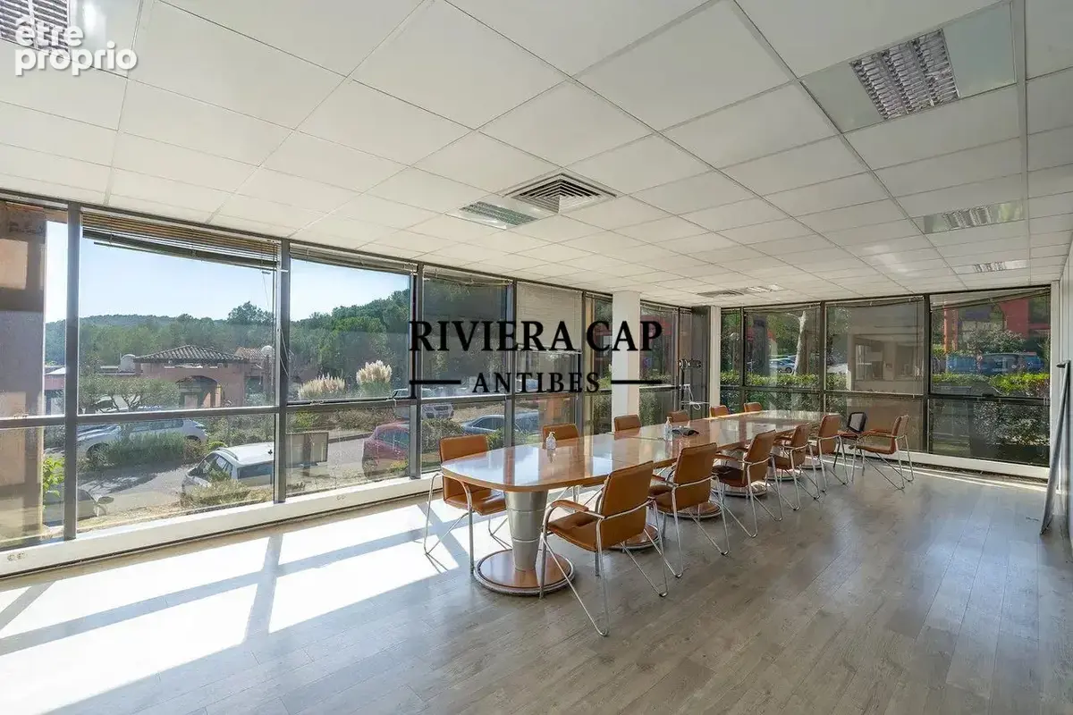 Commerce 1331 m² à Valbonne  - photo 2