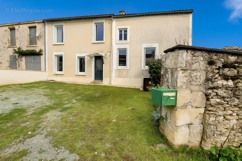 Maison à LA CAILLERE-SAINT-HILAIRE