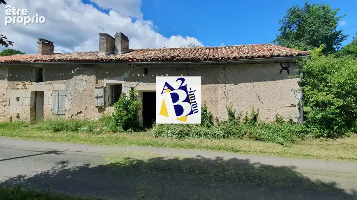 Charras, maison à rénover, terrain 8000m² - photo 2