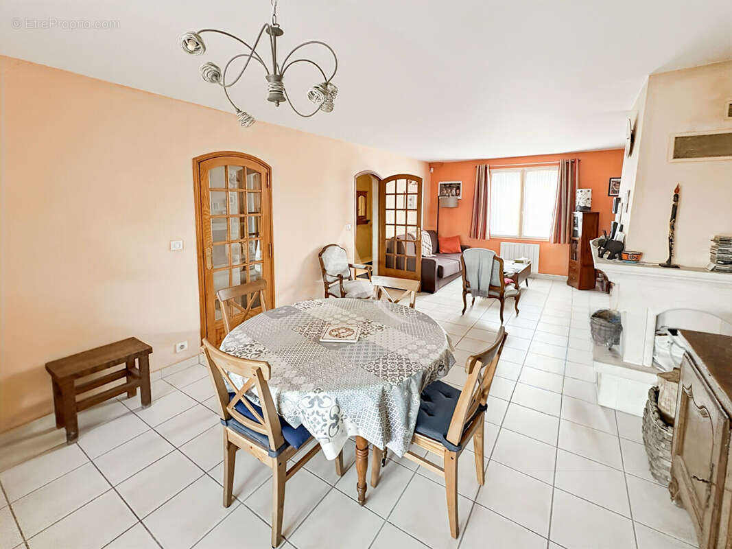 Maison à JOUY-LE-MOUTIER