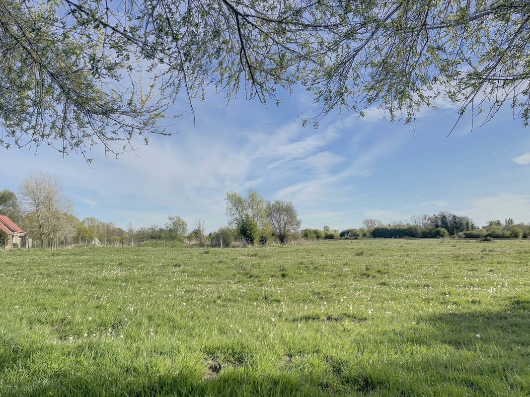 Terrain à SAINT-QUENTIN-EN-TOURMONT