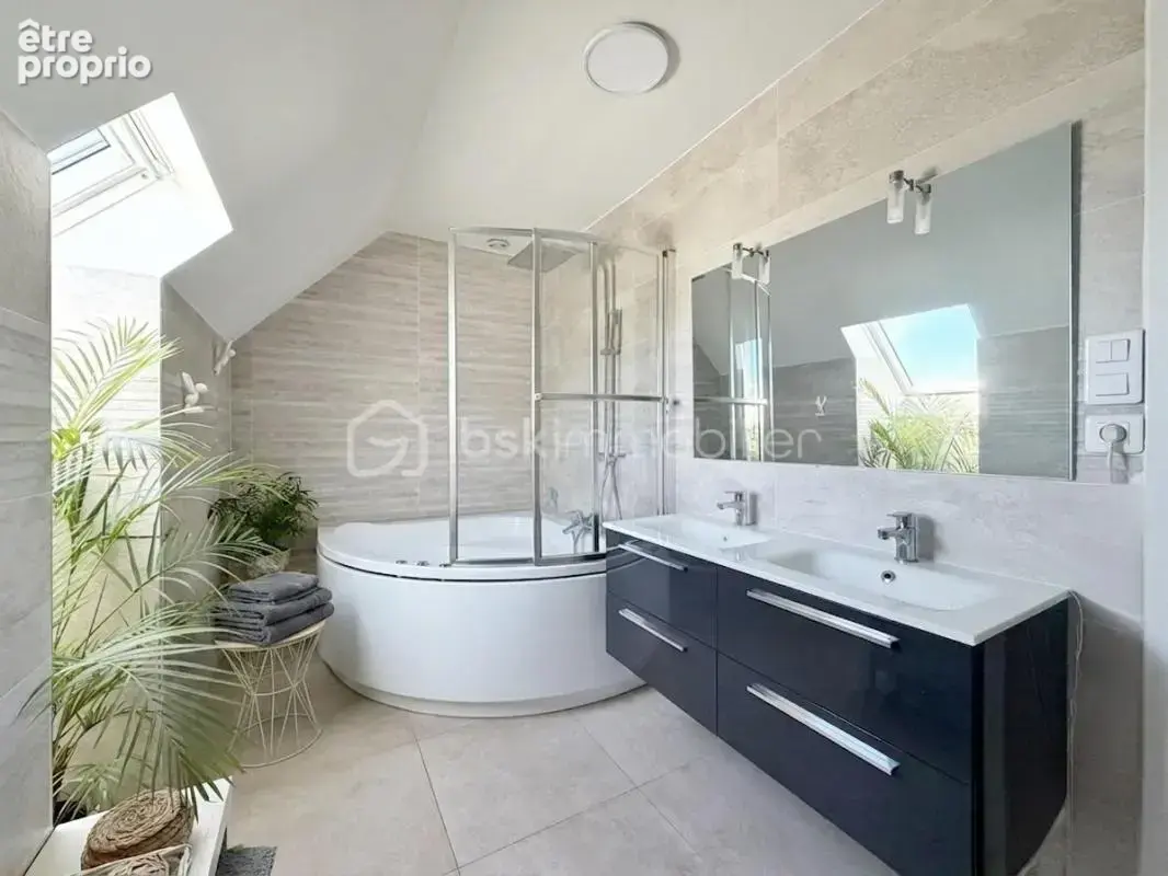 Villeneuve-le-Roi – Maison familiale avec piscine - photo 20