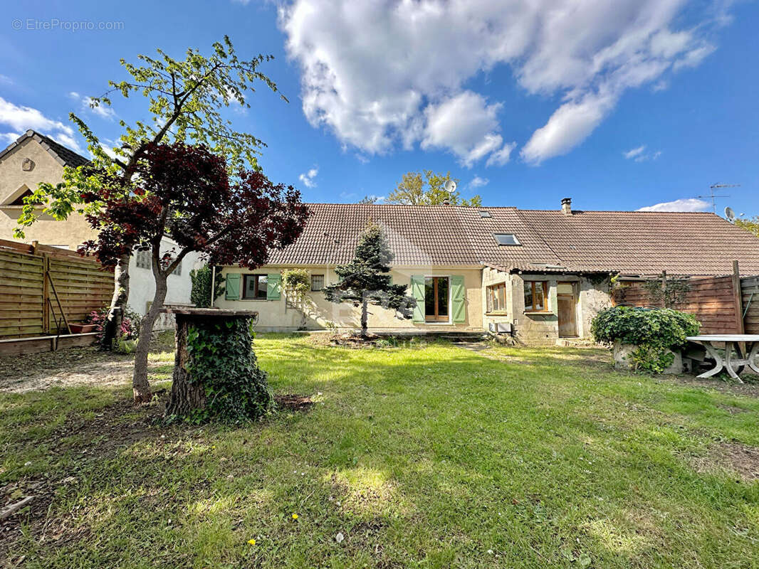 Maison à SAINT-PIERRE-LES-NEMOURS