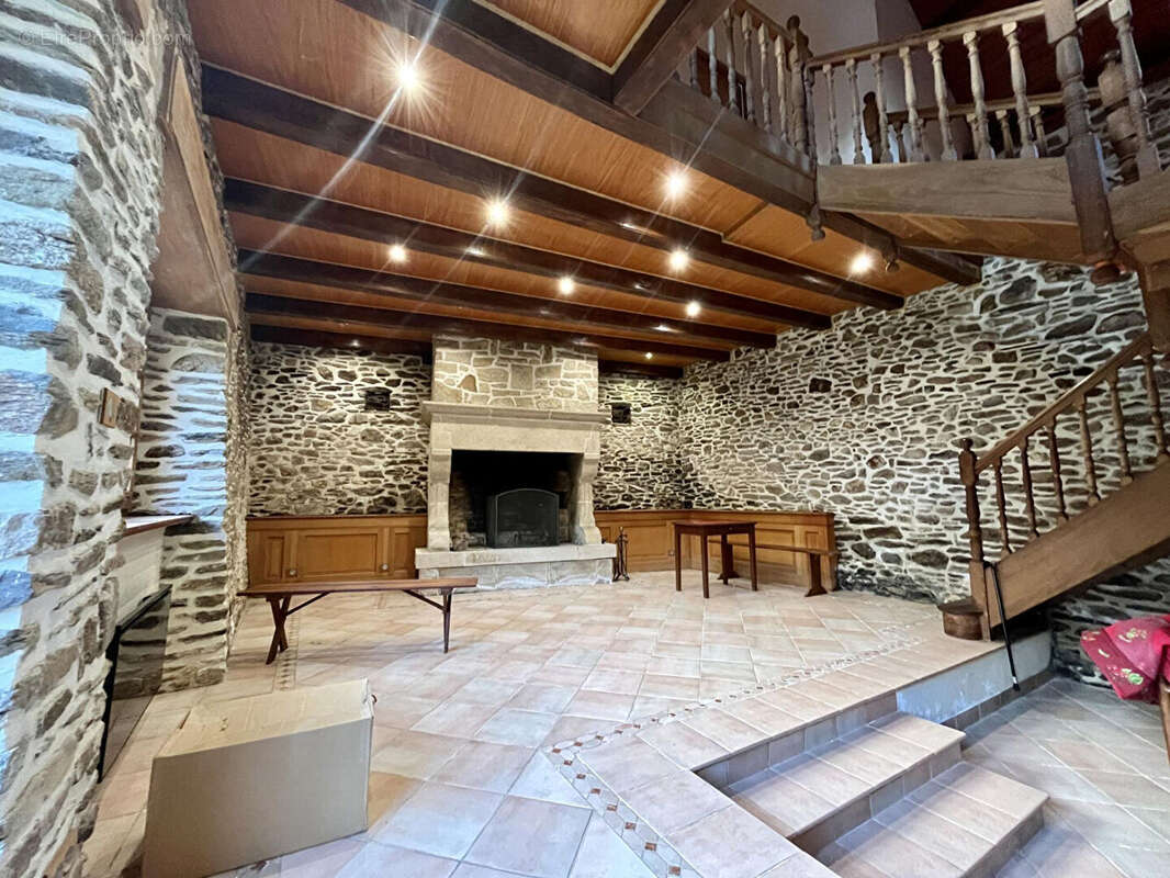 Maison à LANGROLAY-SUR-RANCE