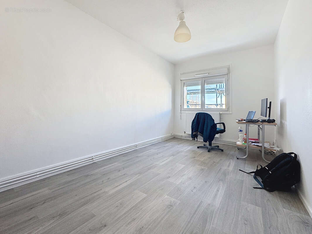 Appartement à SAINT-GENIS-LAVAL