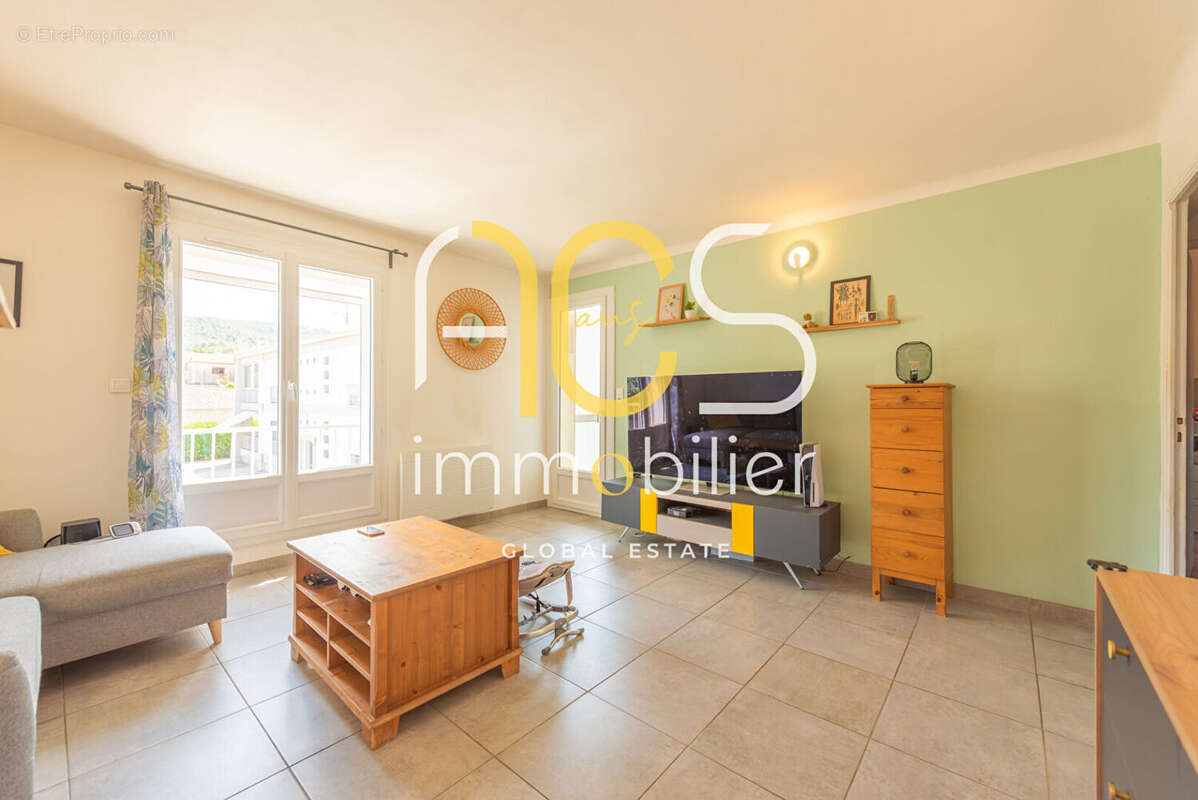 Appartement à CHATEAUNEUF-LES-MARTIGUES
