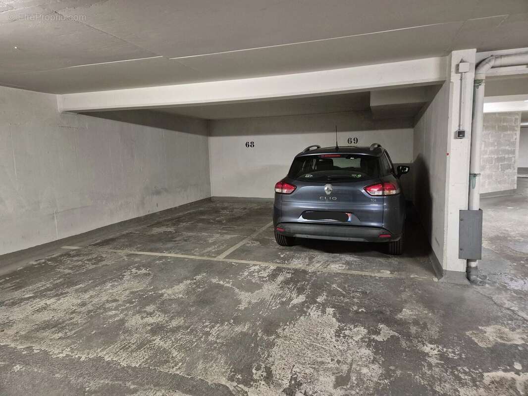 Parking à PARIS-15E