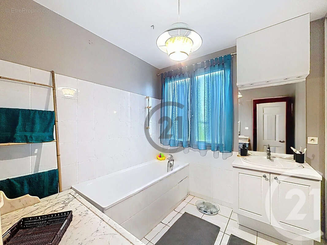 Maison 97 m² à Rouilly  - photo 7