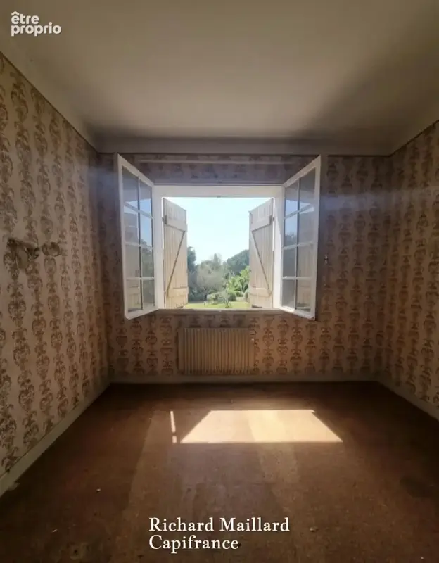 EXCLUSIVITÉ — Maison de caractère à fort potentiel à rénover — Cadre naturel exceptionnel  sur 3 300 m² de terrain - photo 17