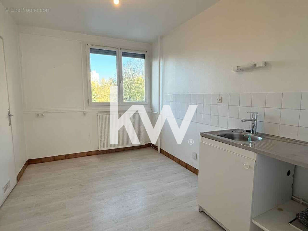 Appartement 81 m² à Saint-Etienne  - photo 3