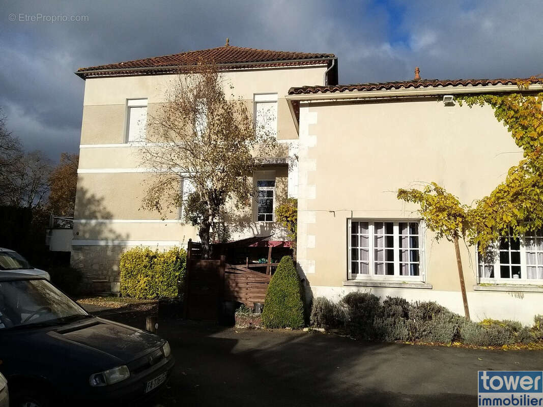 Ensemble immobilier avec maison de maître à Montbron - photo 26