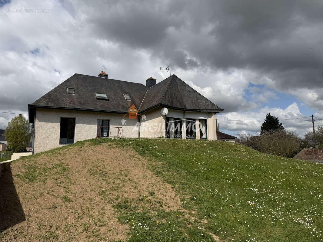 Maison à BESSE-SUR-BRAYE