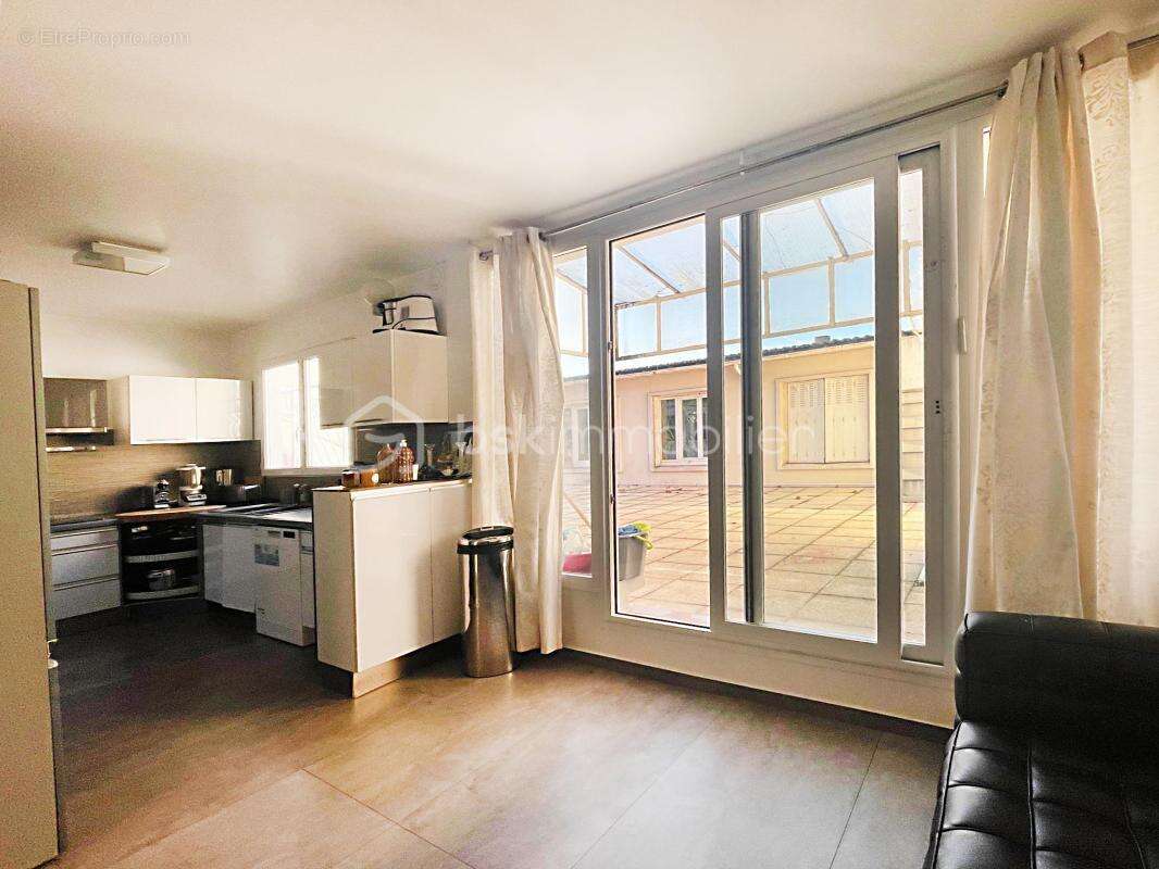 Grand 5 pièces avec terrasse, box et remise - photo 14