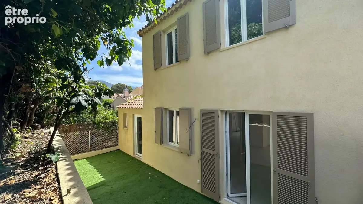 CARROS : Maison 4 pièces avec Garage - photo 6