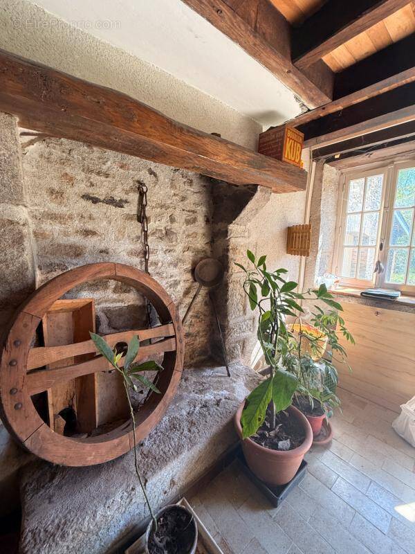 MAGNIFIQUE Moulin de Peurousseau 142m², 4 chambres sur terrain de 4663m² 149 000 € - photo 1