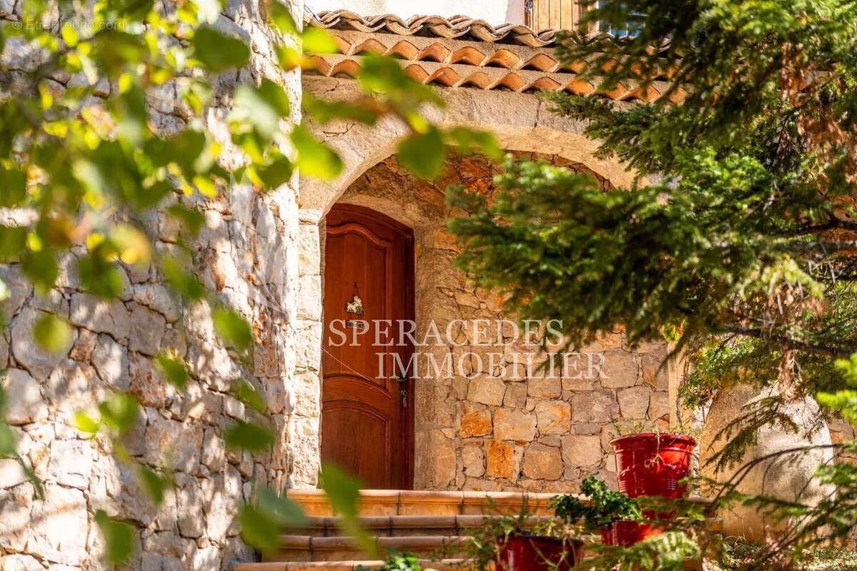 Maison à SAINT-CEZAIRE-SUR-SIAGNE