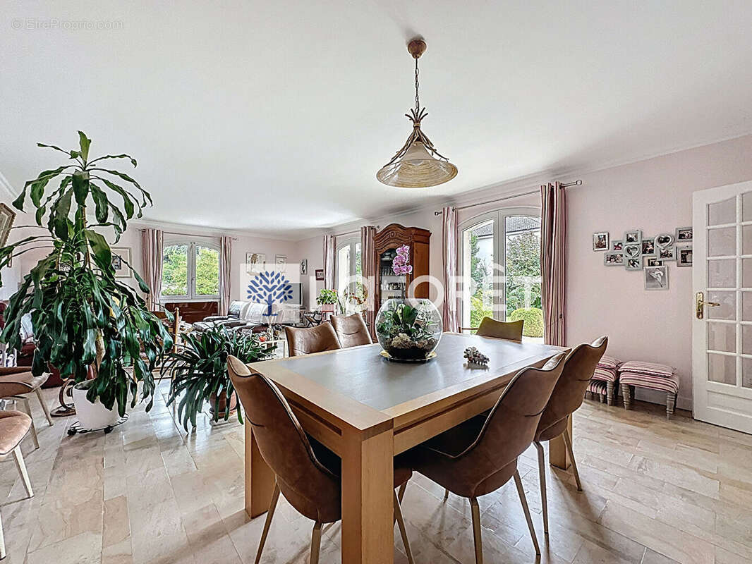 Maison à LE MESNIL-ESNARD