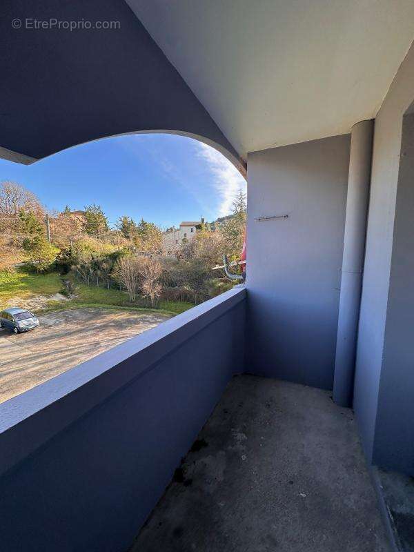Appartement à LE PUY-SAINTE-REPARADE