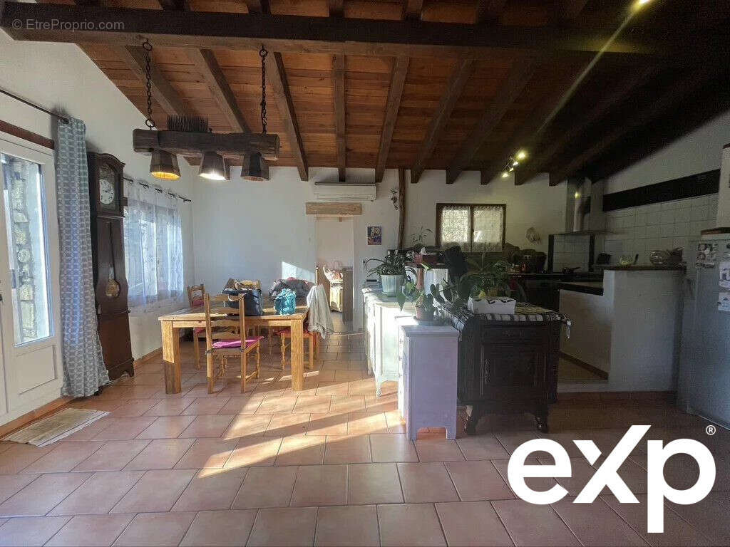 Maison à LE COLLET-DE-DEZE