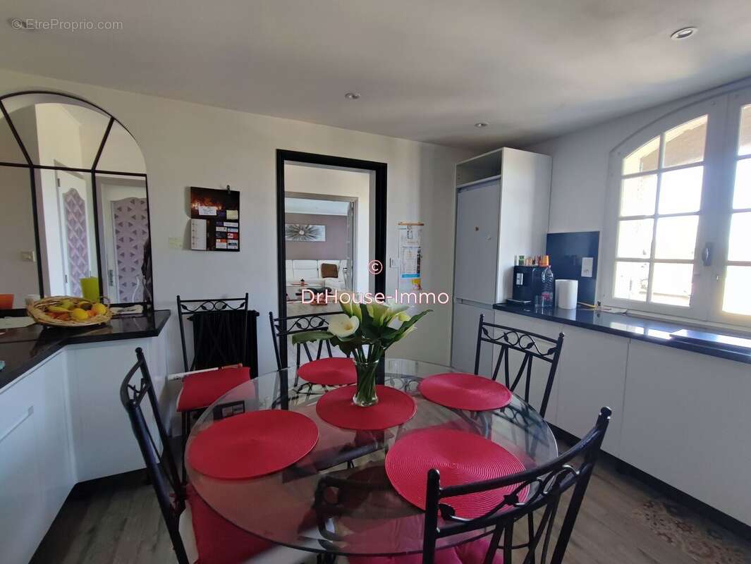 Maison à ROULLET-SAINT-ESTEPHE