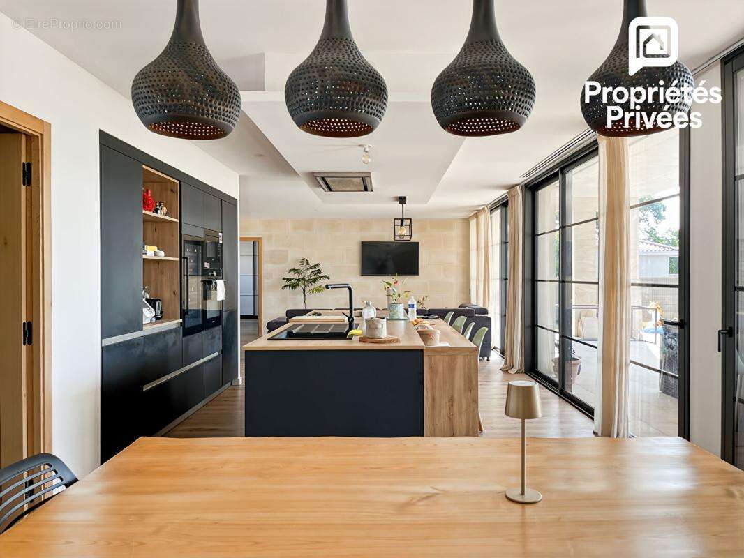Maison contemporaine 150 m² avec piscine chauffée, garage et vaste pièce de vie de 70 m² - photo 15