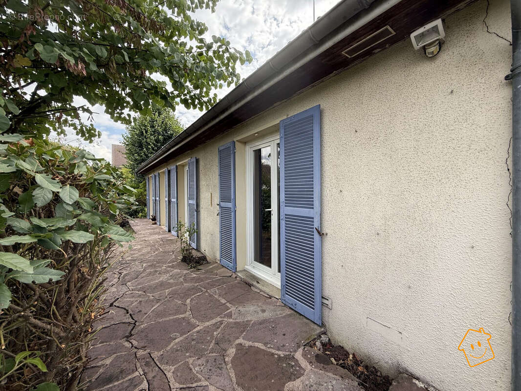 Maison 142 m² à Saint-Doulchard  - photo 2