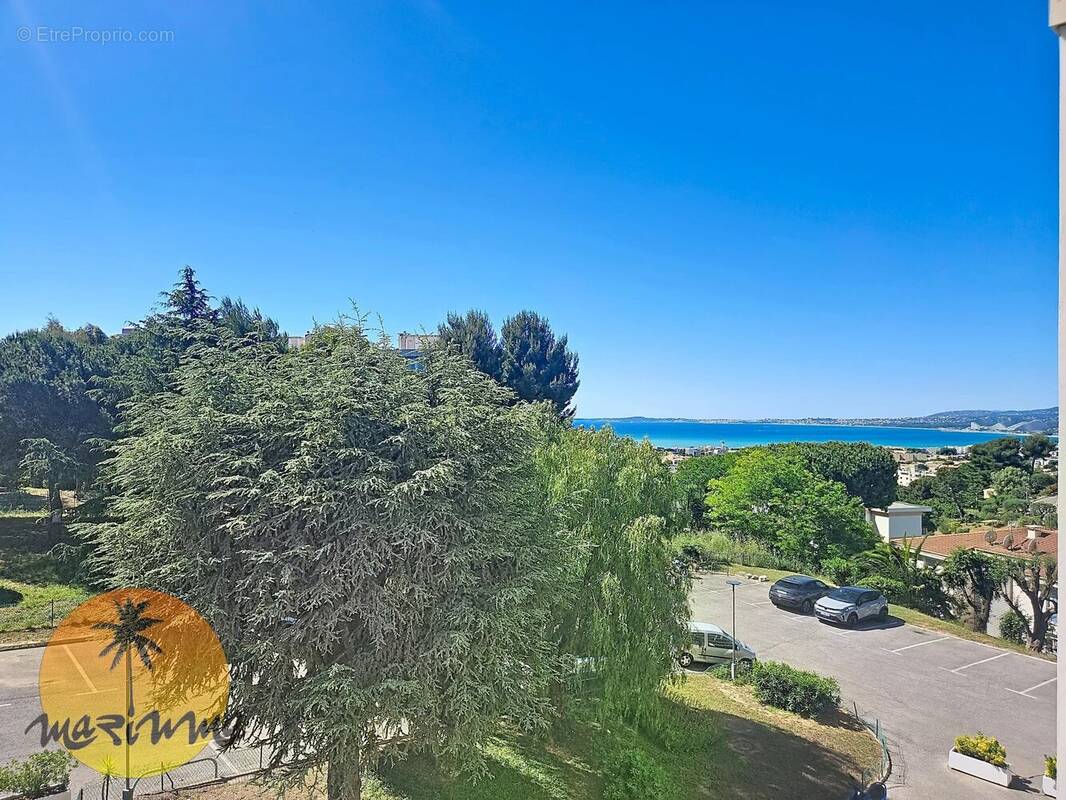 Appartement à SAINT-LAURENT-DU-VAR