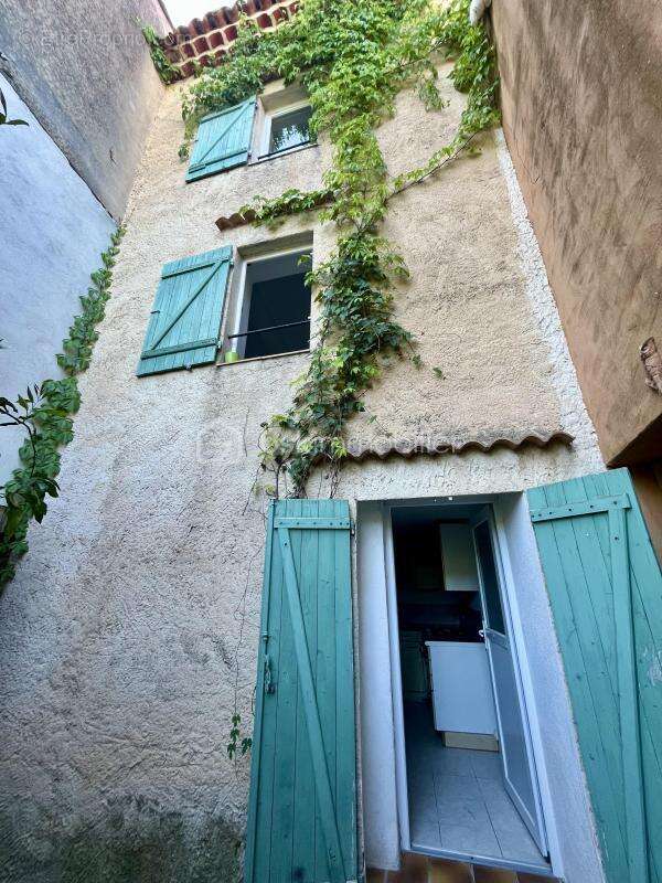 Maison à LES MAYONS