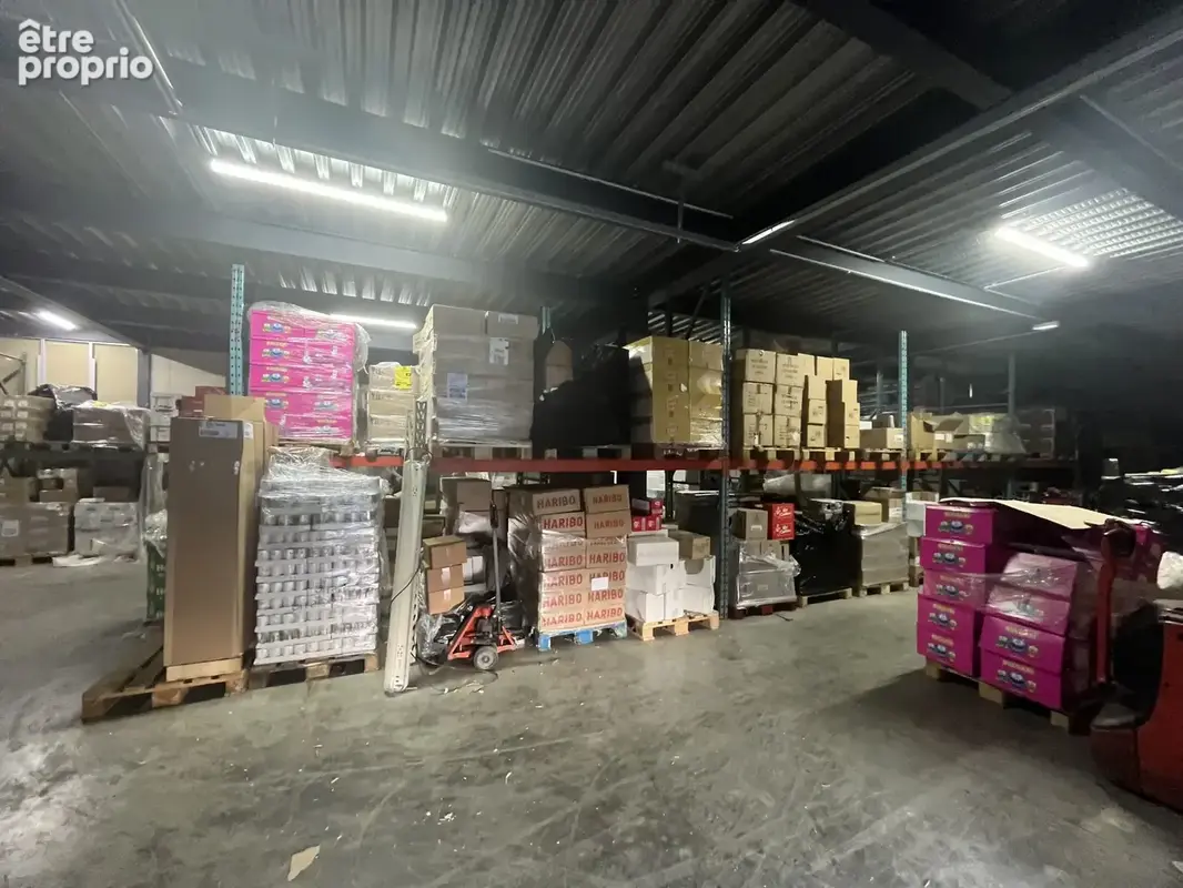 Commerce 693 m² à Saint-Priest-En-Jarez  - photo 5