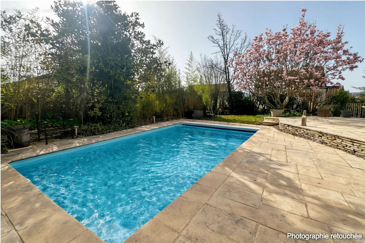 Maison à VERRIERES-LE-BUISSON