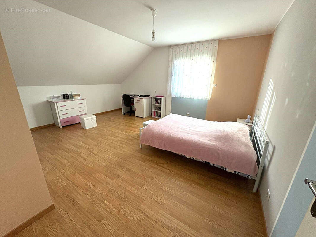 Maison à NEUFCHATEAU