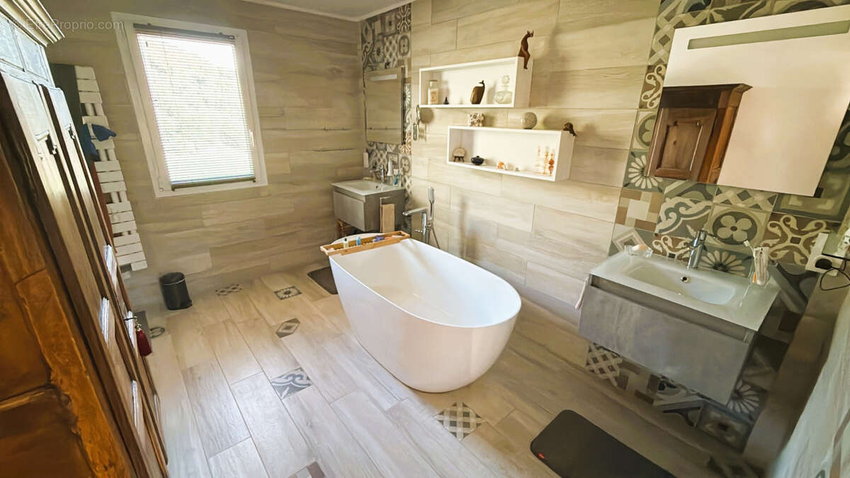 Maison à SAINT-FORTUNAT-SUR-EYRIEUX