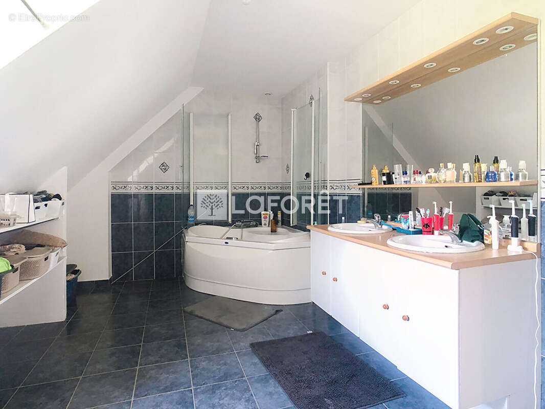 Maison à MAURE-DE-BRETAGNE