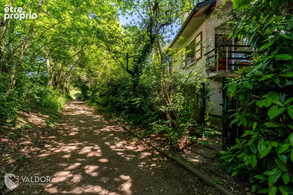 Dardilly – Chalet familial de 7 pièces avec piscine et jardin paysager - photo 13