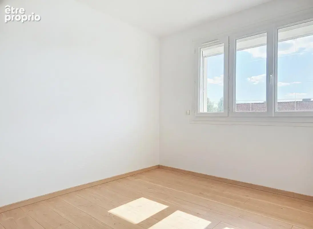 Maison - 5 Chambres - 2 Logements possibles - 2 Garages - Cave - Terrasse - Piscine - photo 13