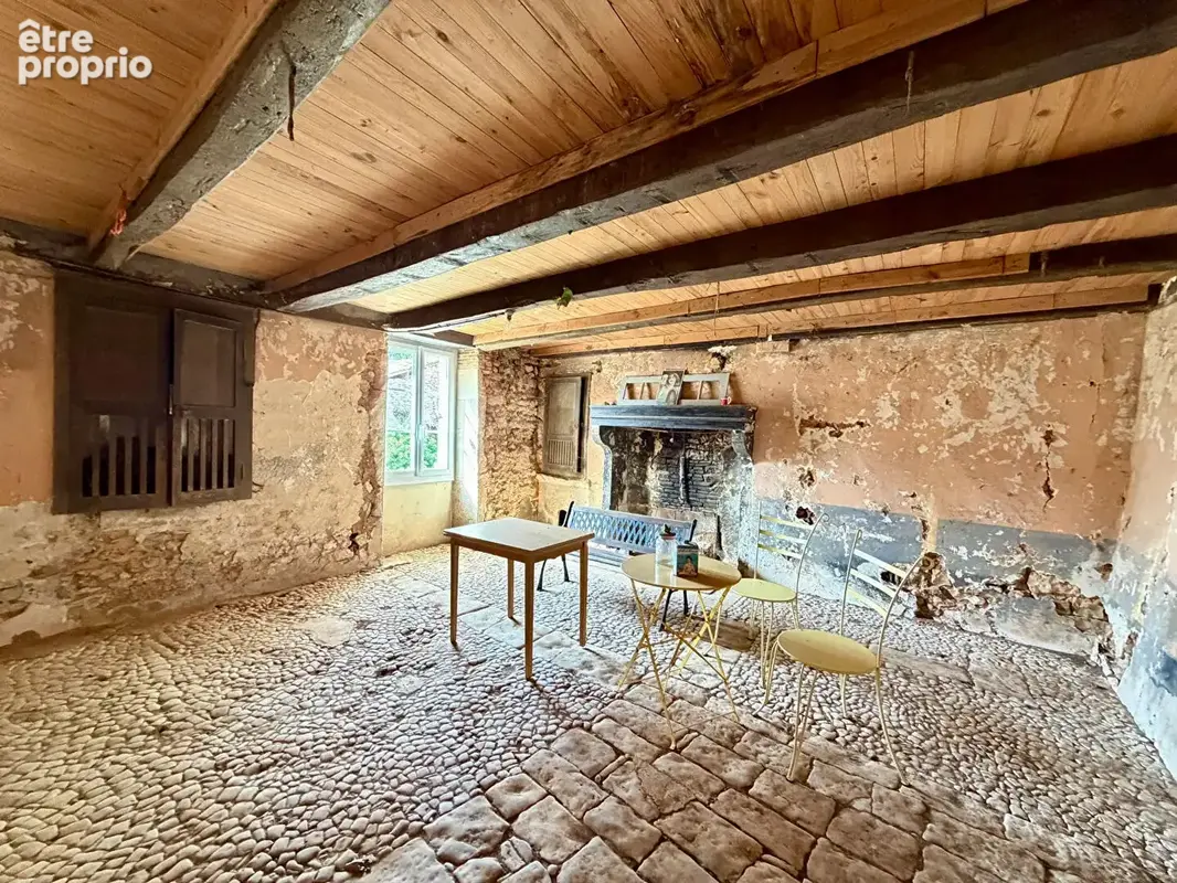 Charmante Maison Indépendante en Pierre avec Grande Grange, Terrain et Excellent Potentiel près de Nanteuil-en-Vallée - photo 7