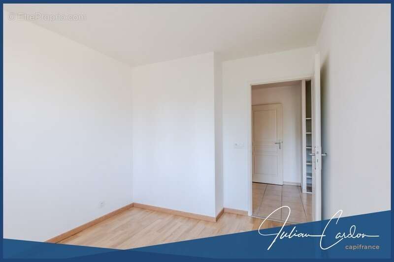 Appartement à ETREMBIERES