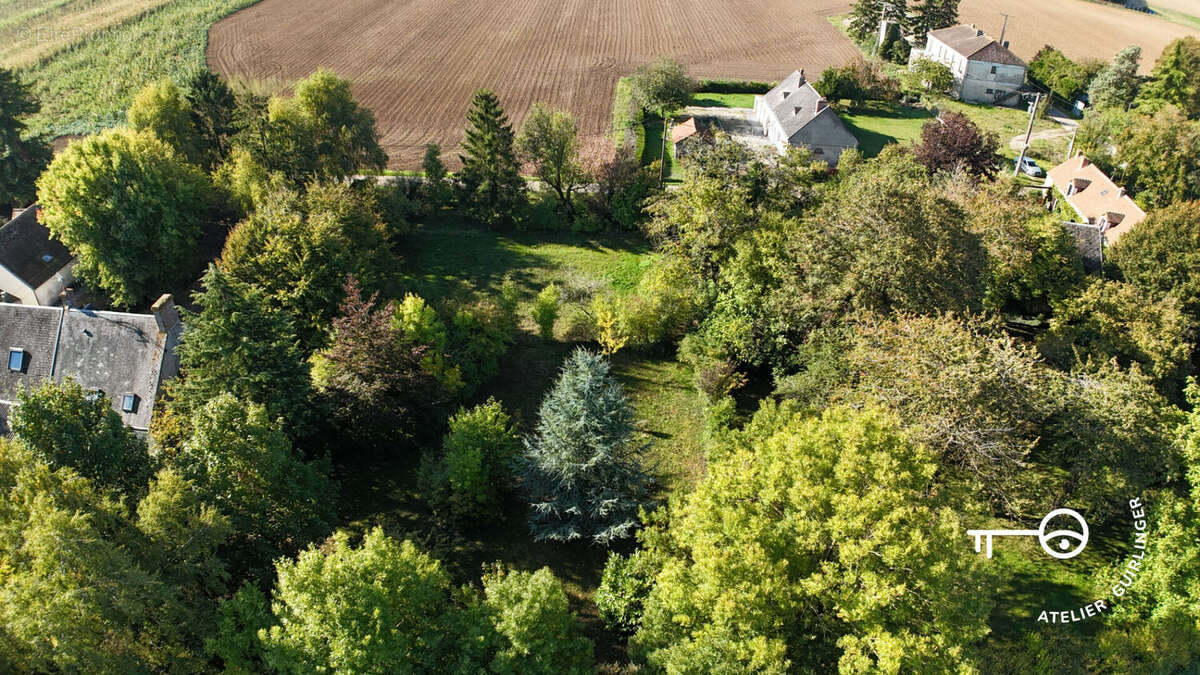 Terrain à OUZOUER-LE-MARCHE