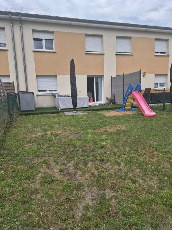 Maison à AY-SUR-MOSELLE