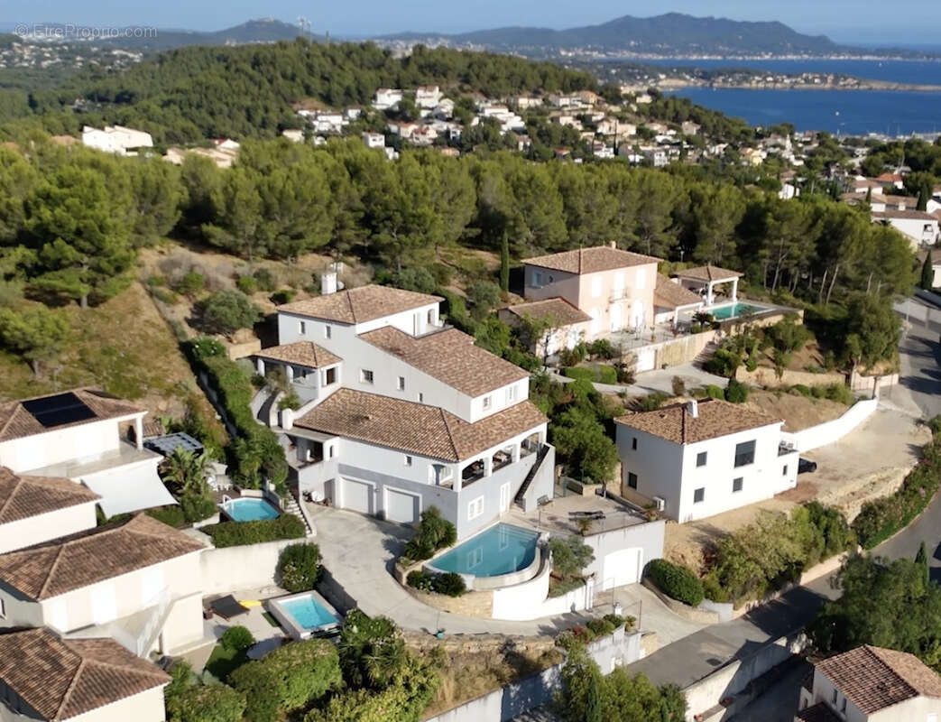 Bandol - Propriété avec vue mer panoramique, piscine à débordement et ascenseur intérieur - photo 2