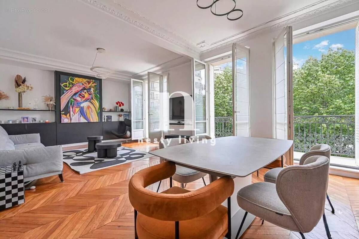 Appartement à PARIS-17E