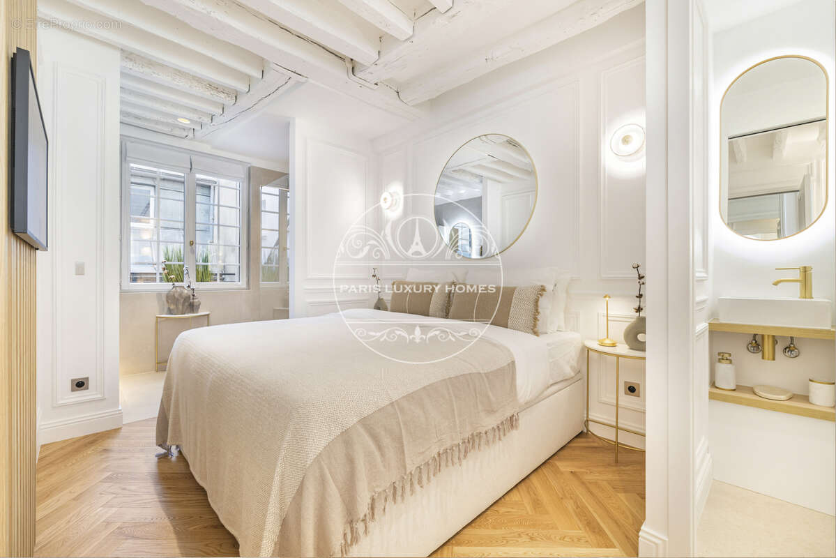 Appartement à PARIS-1E