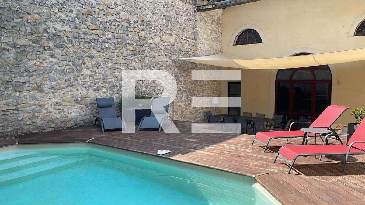 Splendide chai réhabilité de 166m2, piscine, double garage - photo 12