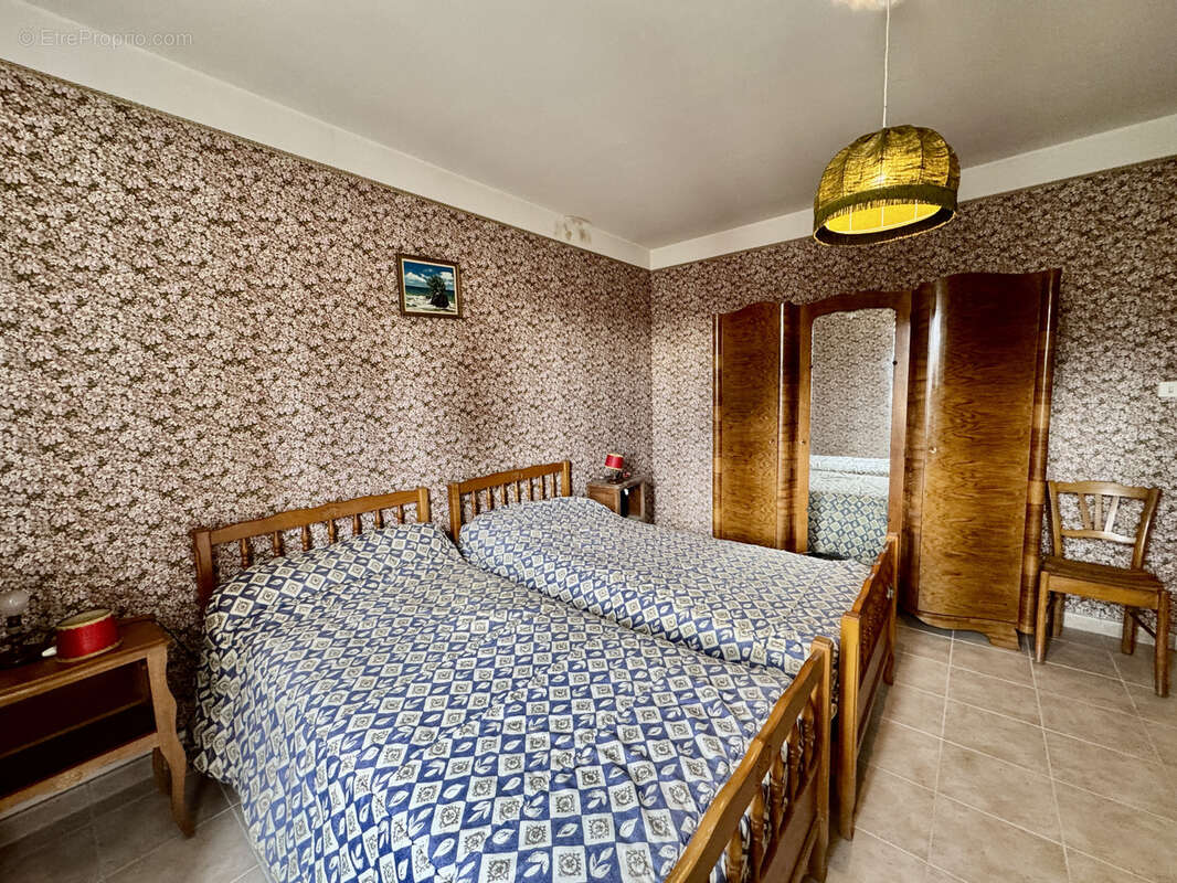 Maison à LAUDUN-L'ARDOISE