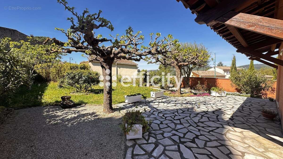 Maison à SAINT-LAURENT-DE-CARNOLS