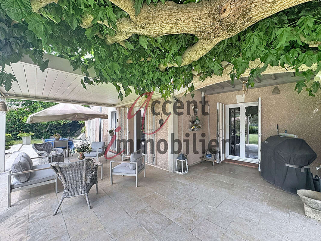 Mollégès, villa de 130m² avec piscine sur 1200m² de terrain - photo 7